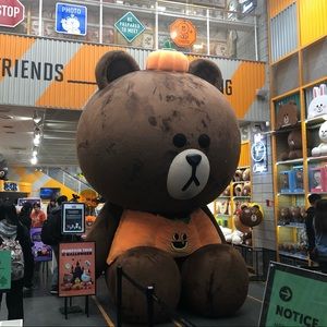 Meet your Posher, Celine